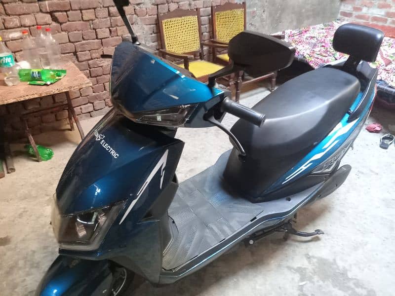 Pakzon Electric Scooty 70D 0