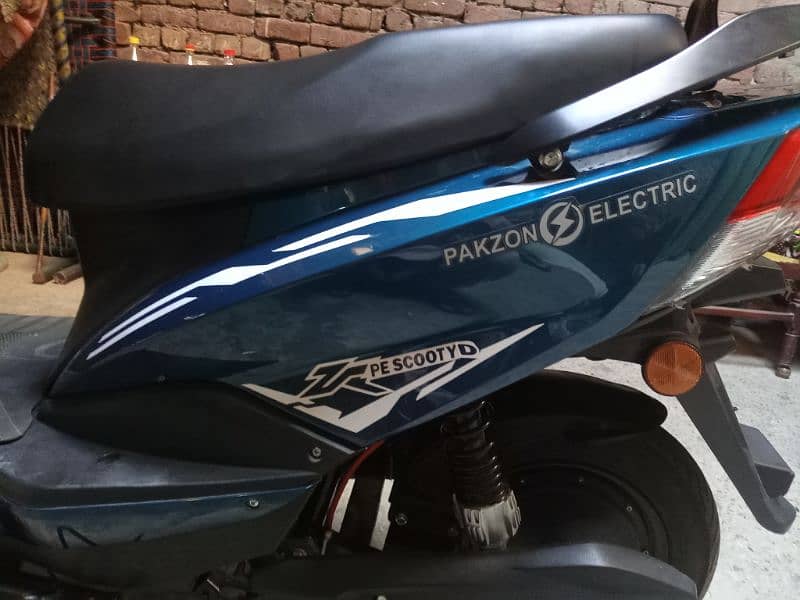 Pakzon Electric Scooty 70D 1