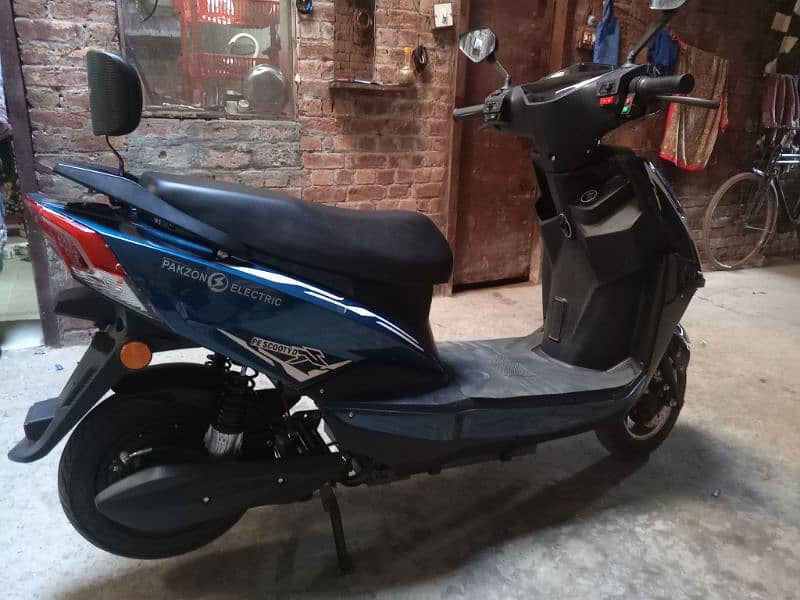 Pakzon Electric Scooty 70D 2