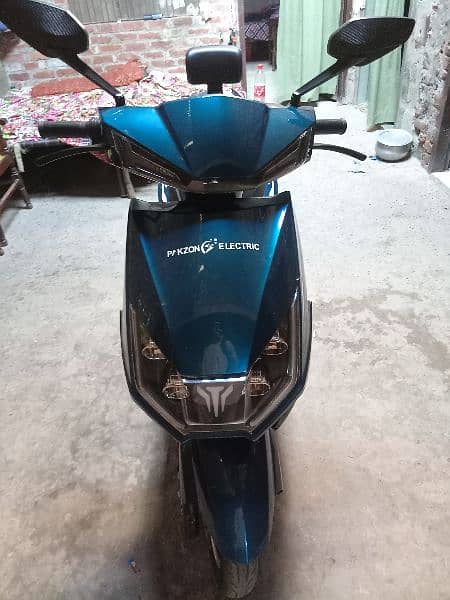 Pakzon Electric Scooty 70D 3