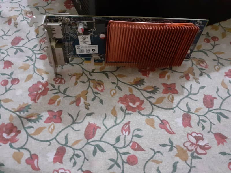 AMD HD6450 32bits 1GB graphics card, in good condtion. 7