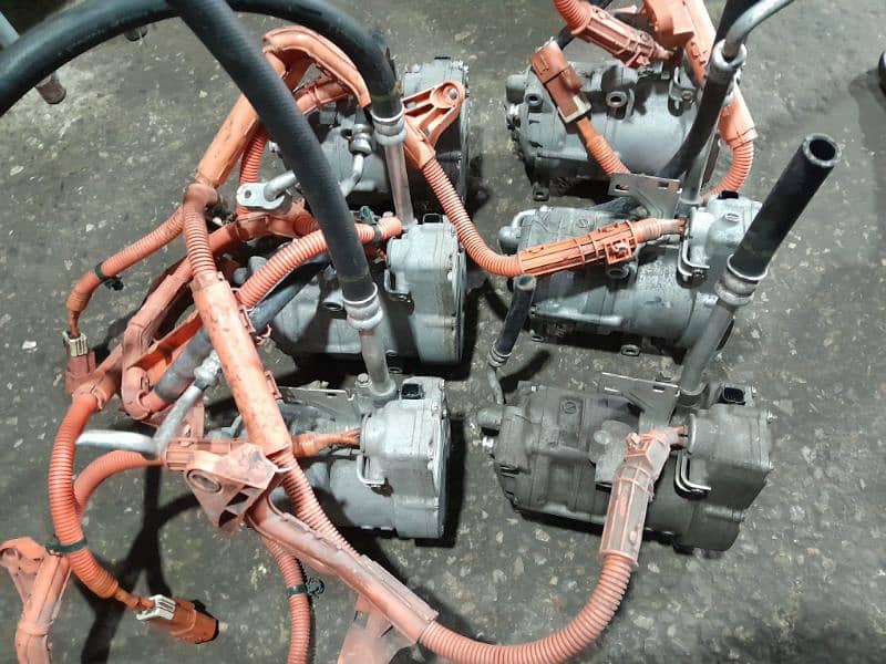 Honda vezel AC compressor available. 4