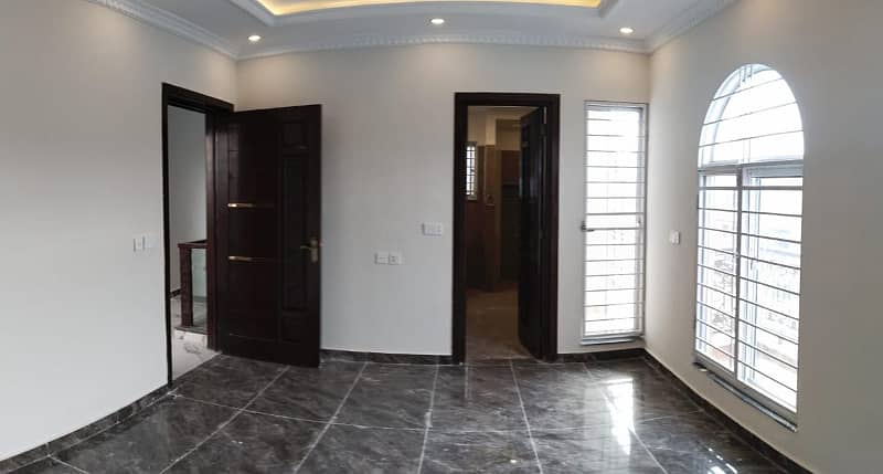 10 Marla House For Sale In Paragon City Lahore 8