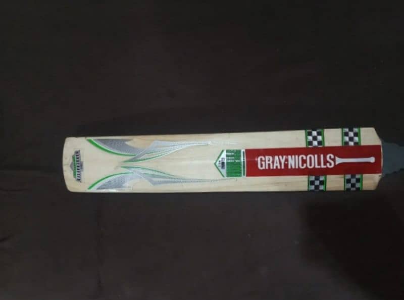 A Kashmiri hard ball bat is known for it balanced feel, light hard bat 2