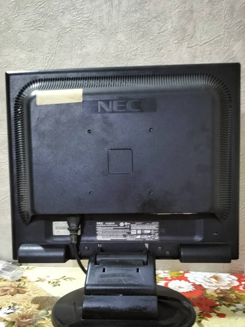 NEC 19- Inch LCD Moniter MultSync L194F2 4