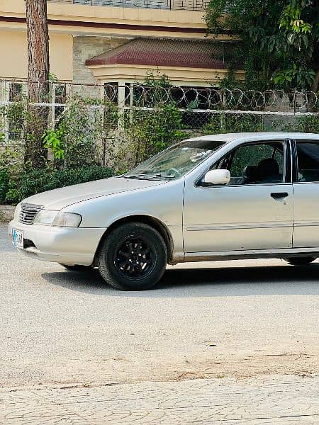 Nissan Sunny 1999 4