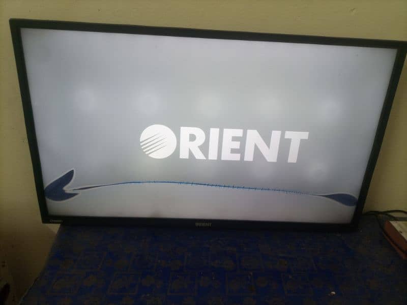 Orient LED TV 32 inches Simple panel glass Broken With Box and Remote 0