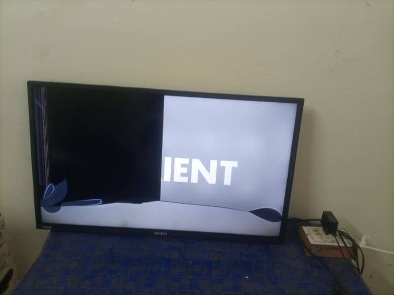 Orient LED TV 32 inches Simple panel glass Broken With Box and Remote 1