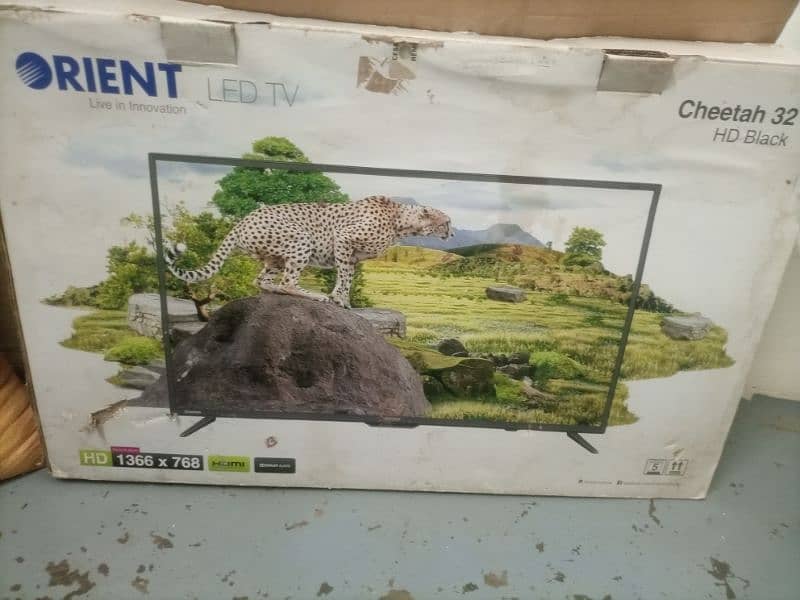 Orient LED TV 32 inches Simple panel glass Broken With Box and Remote 3