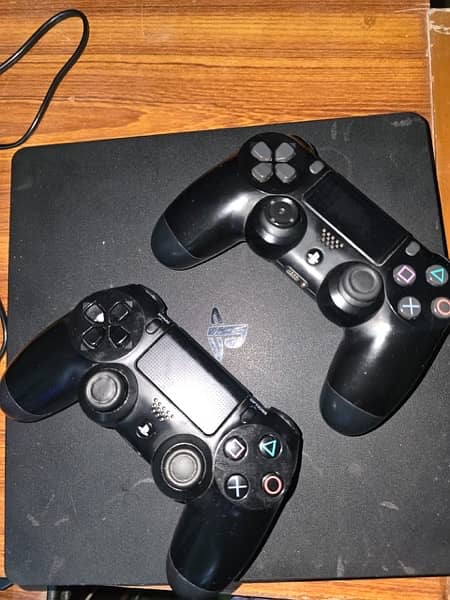 ps4 slim 1tb with 2 controllers and 3 games 1