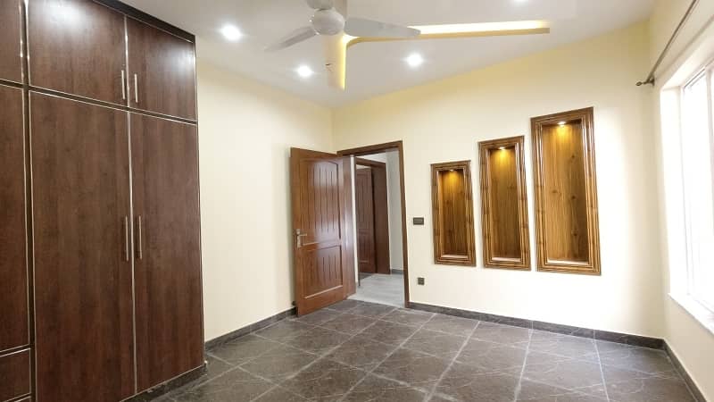 Upper Portion For Rent In G-15 Size 12 Marla Water Gas Electricity All Facilities Near To Markaz Best Location Five Options Available 12