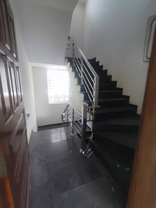 Upper Portion For Rent In G15 Size 1 Kanal Separate Gate Entrance Water Gas Electricity All Facilities Near To Markaz Best Location Five Options Available 3