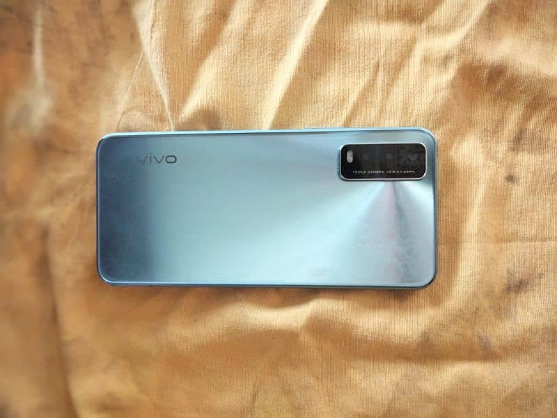 vivo y 20 s (g).  4gb ram / 128 gb storage 3