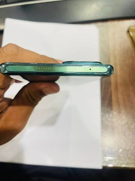 vivo v30 green color up for sale 4