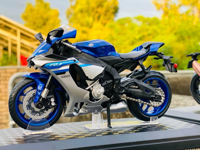 Diecast Store Bike & Cars Honda Suzuki Yamaha Bikes 13