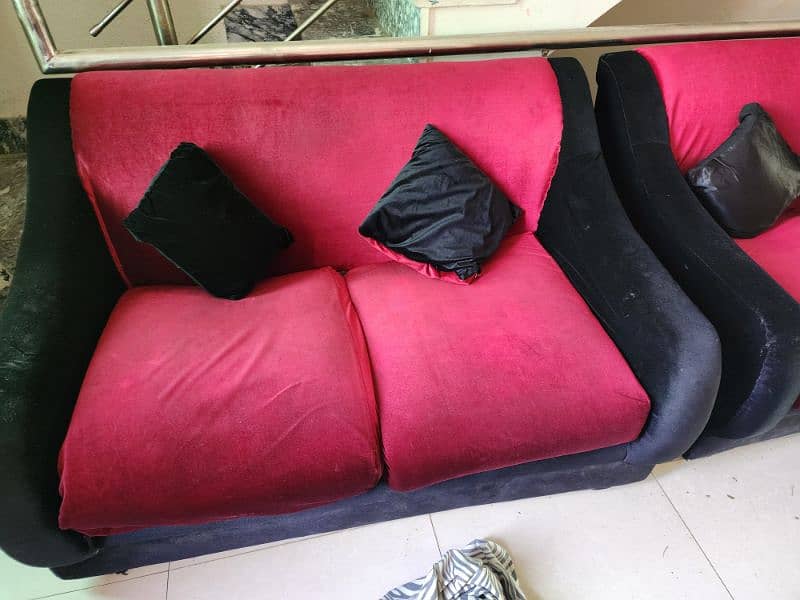 Used Sofa Set. . . . . 1