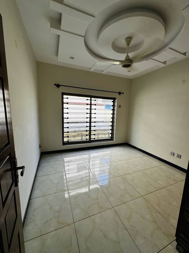 5 marla used house for sale in Ali block bahria town phase 8 9