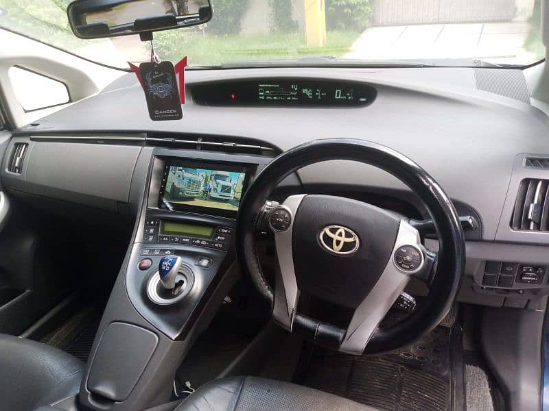 Toyota Prius 2011 1