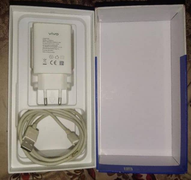 vivo y20 condition 10 by 9.5. box or charger KY sath one had use 0