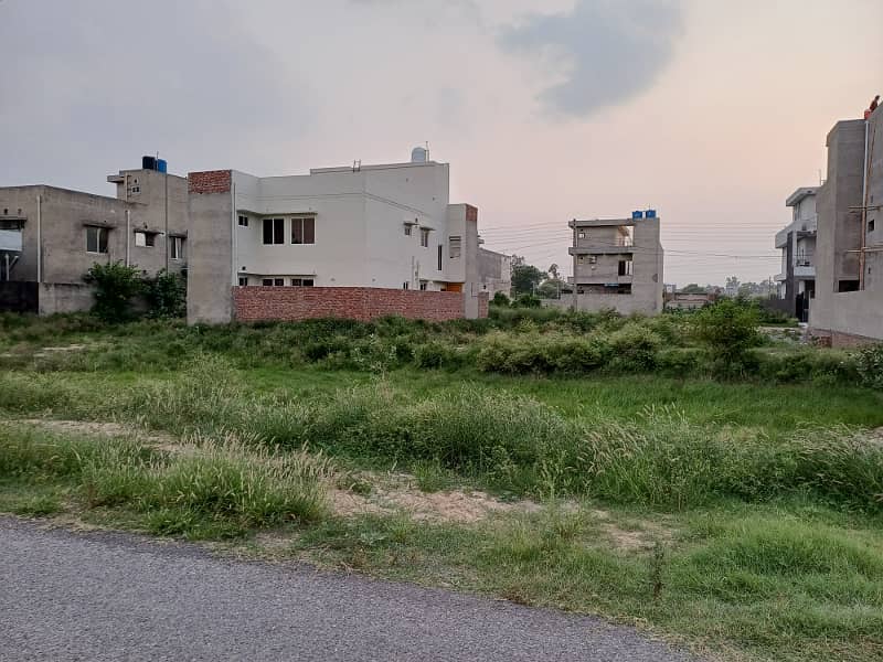 Beautiful 10 Marla Plot For Sale In Bahria Town Lahore 1