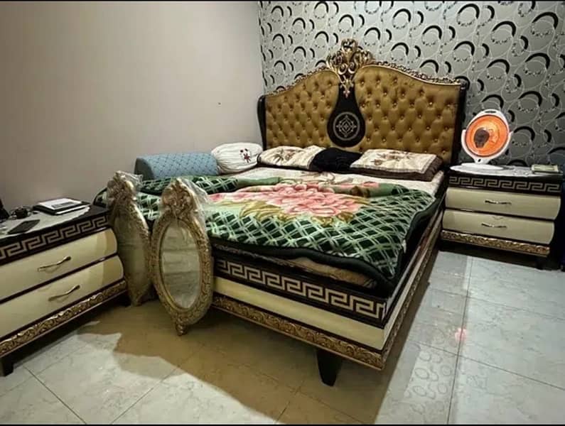 Queen-Size Bed Set 4