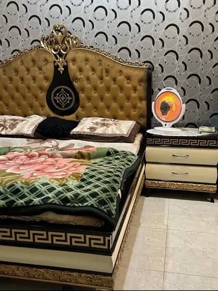 Queen-Size Bed Set 9