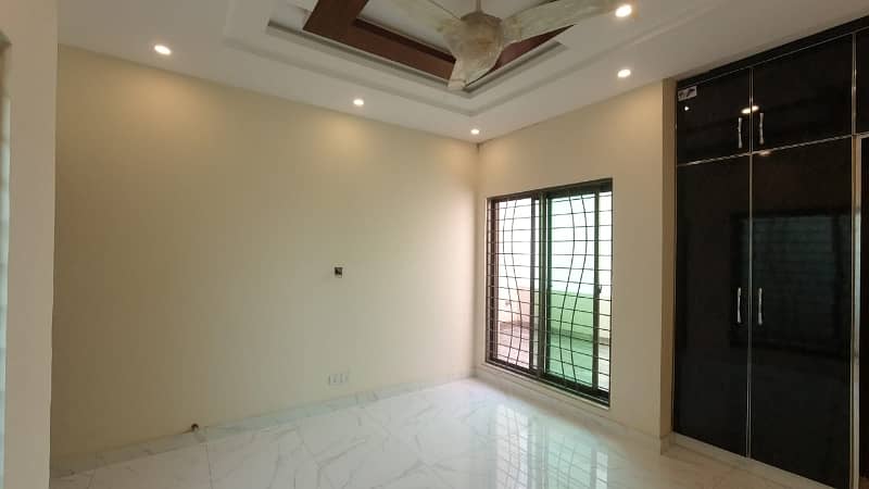 Get Your Hands On Prime Location House In Lahore Best Area 5