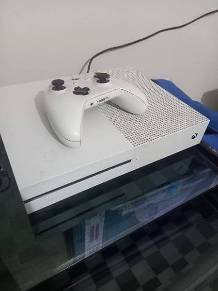 xbox one s 2tb with 1 controller 0