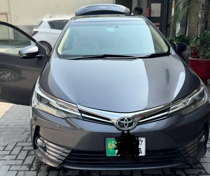 Toyota Altis Grande 2017 1