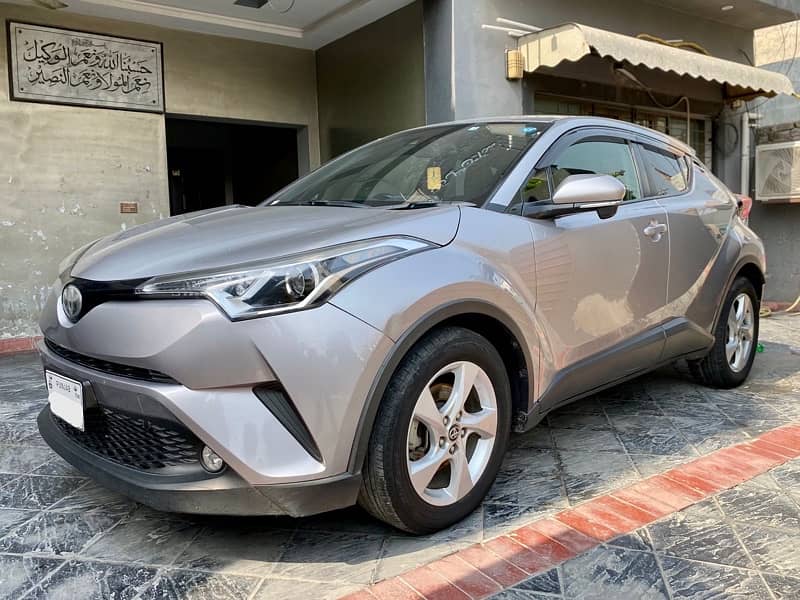 Toyota C-HR 2017 1