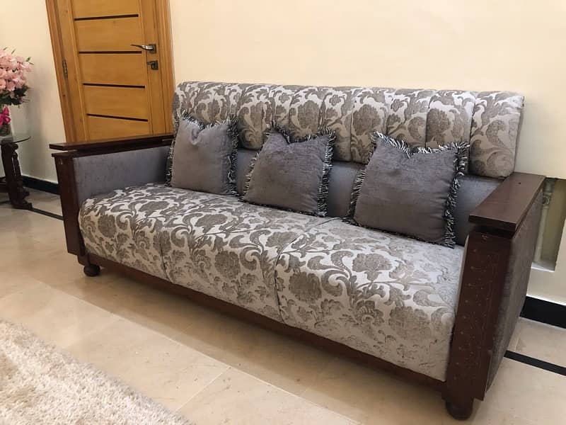 beautiful good condition sofa set 1