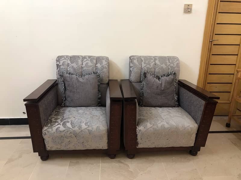 beautiful good condition sofa set 4