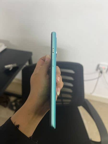 one plus 8t 12/256 urgent selling 3