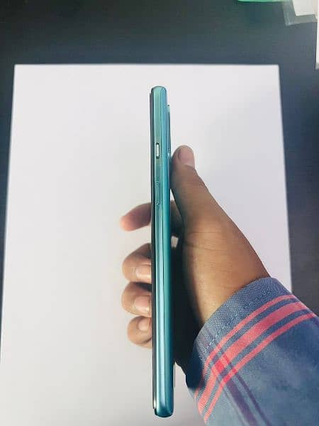 one plus 8t 12/256 urgent selling 7