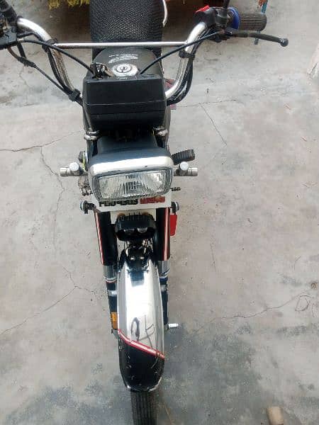 Honda 70 in excellent condition 9