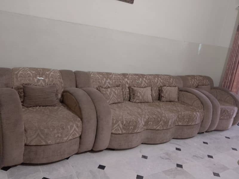 5 Seater Sofa Set with cushions. 0