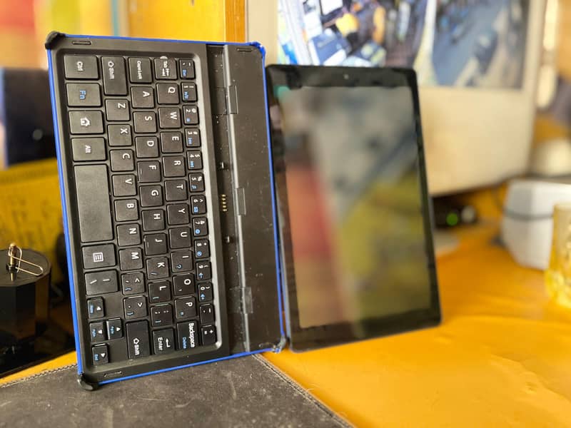 One Book Tablet With Keyboard 3