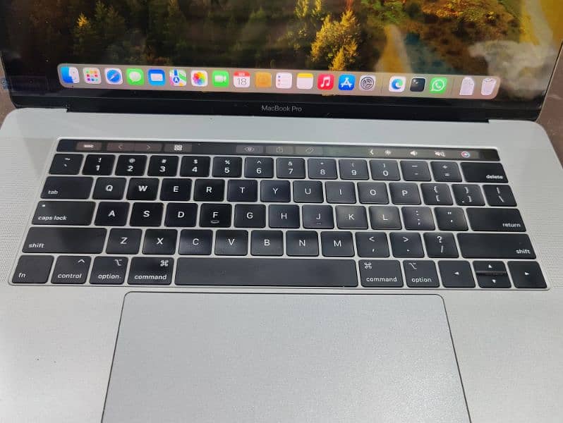 Macbook Pro 2019 16GB 256GB 15 inch A1990 9/10 with Touch Bar 1