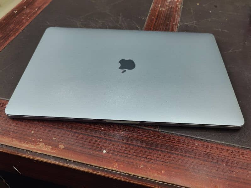 Macbook Pro 2019 16GB 256GB 15 inch A1990 9/10 with Touch Bar 2