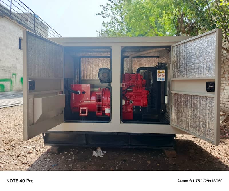 Perkins 22kva with canopy almost brand new condition 0