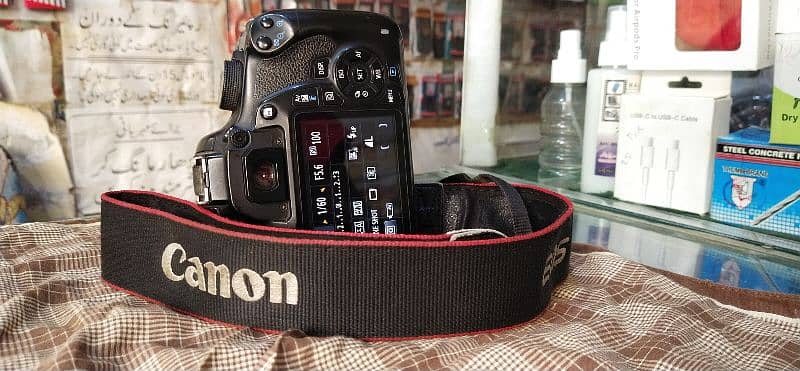 DSLR camera Canon 12D 1