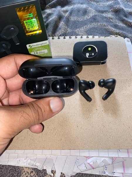 Apple air pods 2nd Gen 3