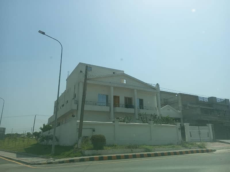 Double Road Corner Kanal House For Sale in Fazaia 0