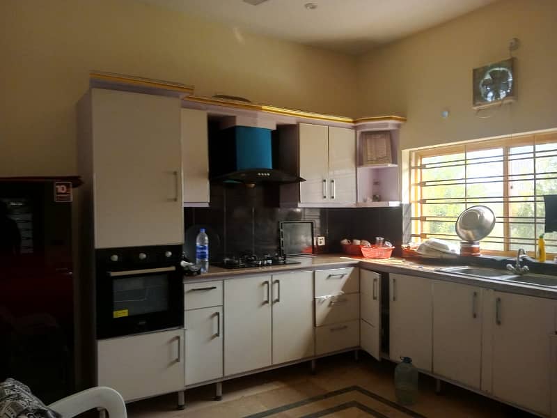 Double Road Corner Kanal House For Sale in Fazaia 3