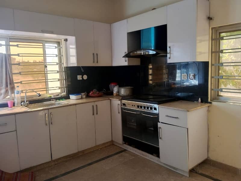 Double Road Corner Kanal House For Sale in Fazaia 5