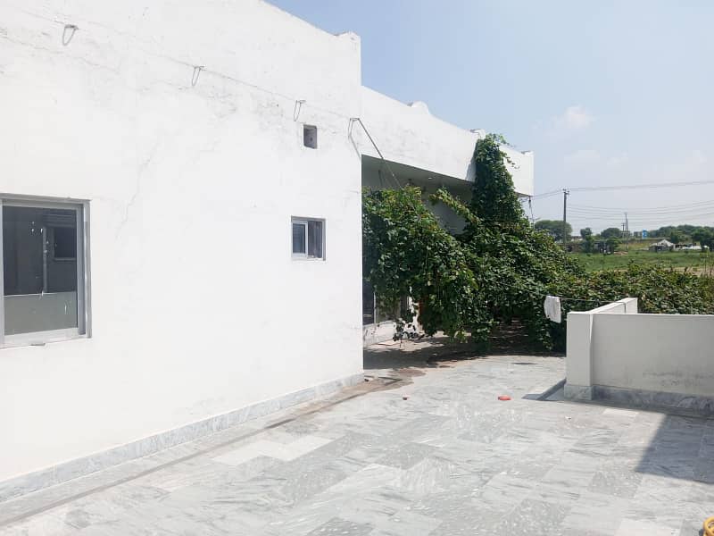 Double Road Corner Kanal House For Sale in Fazaia 11