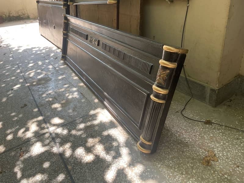 WOODEN BED FOR SALE  - GOOD CONDITION ! 7