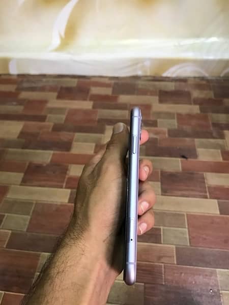 iphone 11 64GB PTA Approved 4