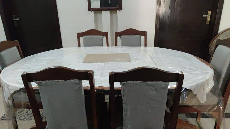 Dining Table with 6 chairs 0