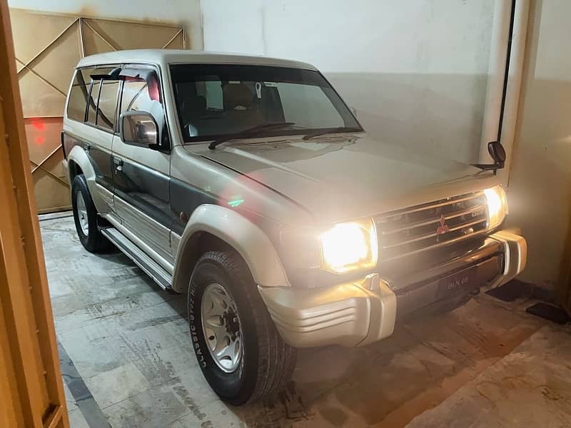 Mitsubishi Pajero 1991 7